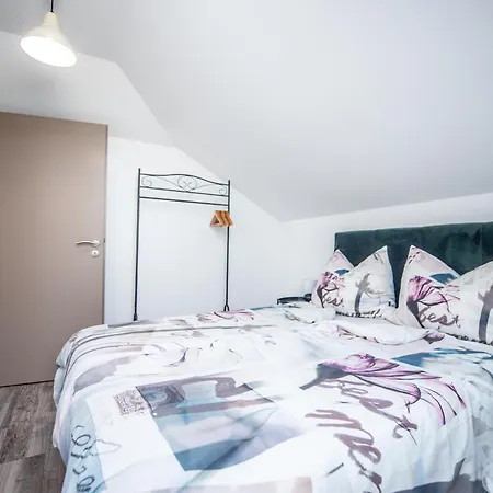 Apart Vila * Gyenesdiás